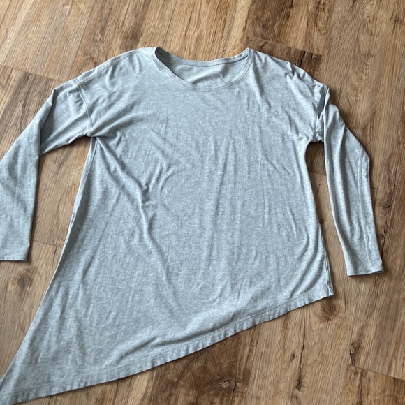 Lululemon size 6 side split top - Picture 2 of 4